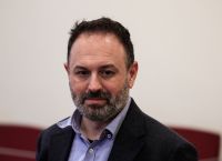 Ο Κωστής Καρπόζηλος αναλαμβάνει εκπρόσωπος Τύπου της Νέας Αριστεράς