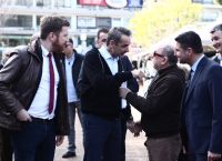 Συνομιλία Μητσοτάκη με πολίτες στην Αγία Παρασκευή: Η οικονομία είναι σε τροχιά διατηρήσιμης ανάπτυξης