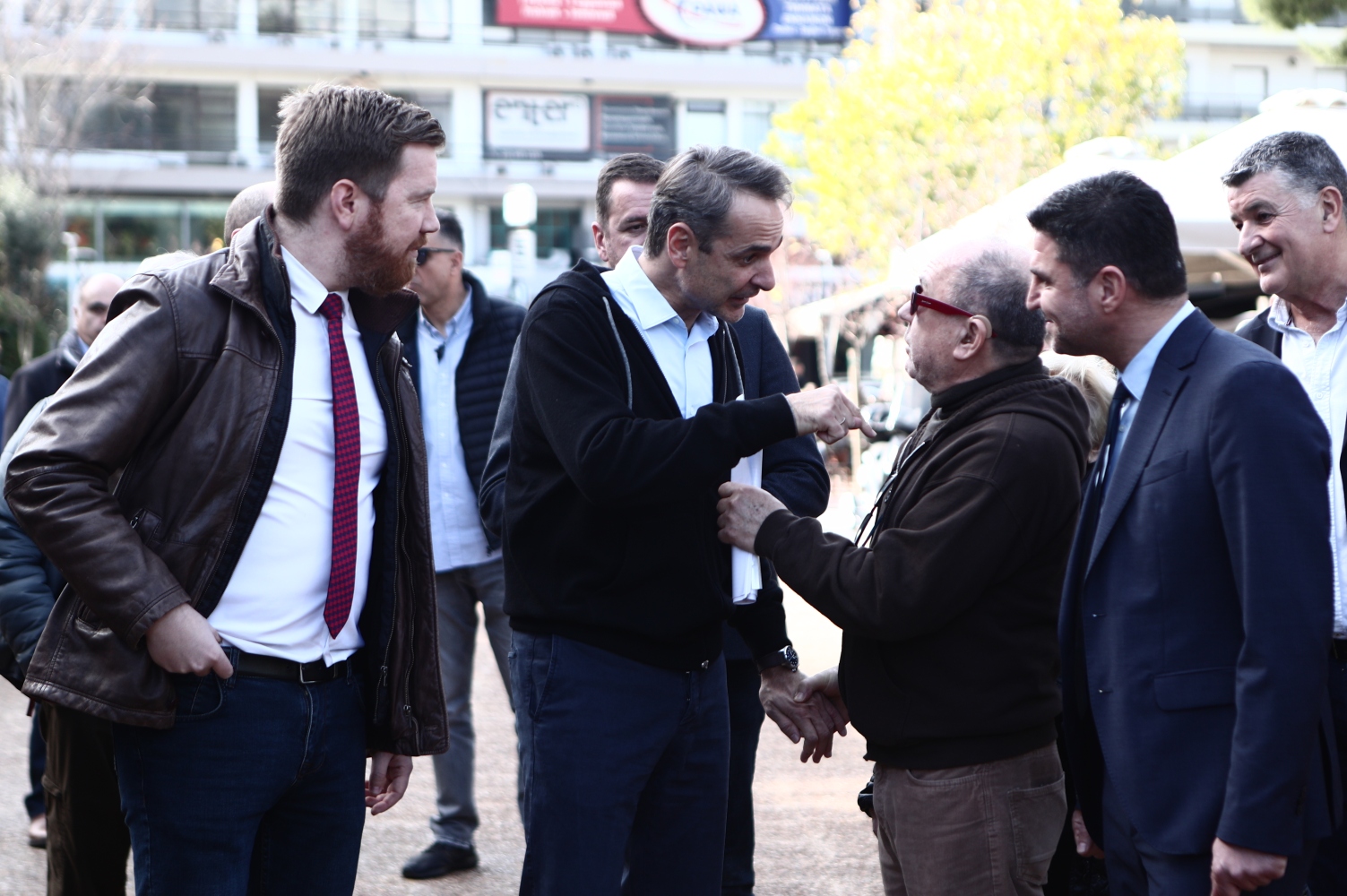 Συνομιλία Μητσοτάκη με πολίτες στην Αγία Παρασκευή: Η οικονομία είναι σε τροχιά διατηρήσιμης ανάπτυξης