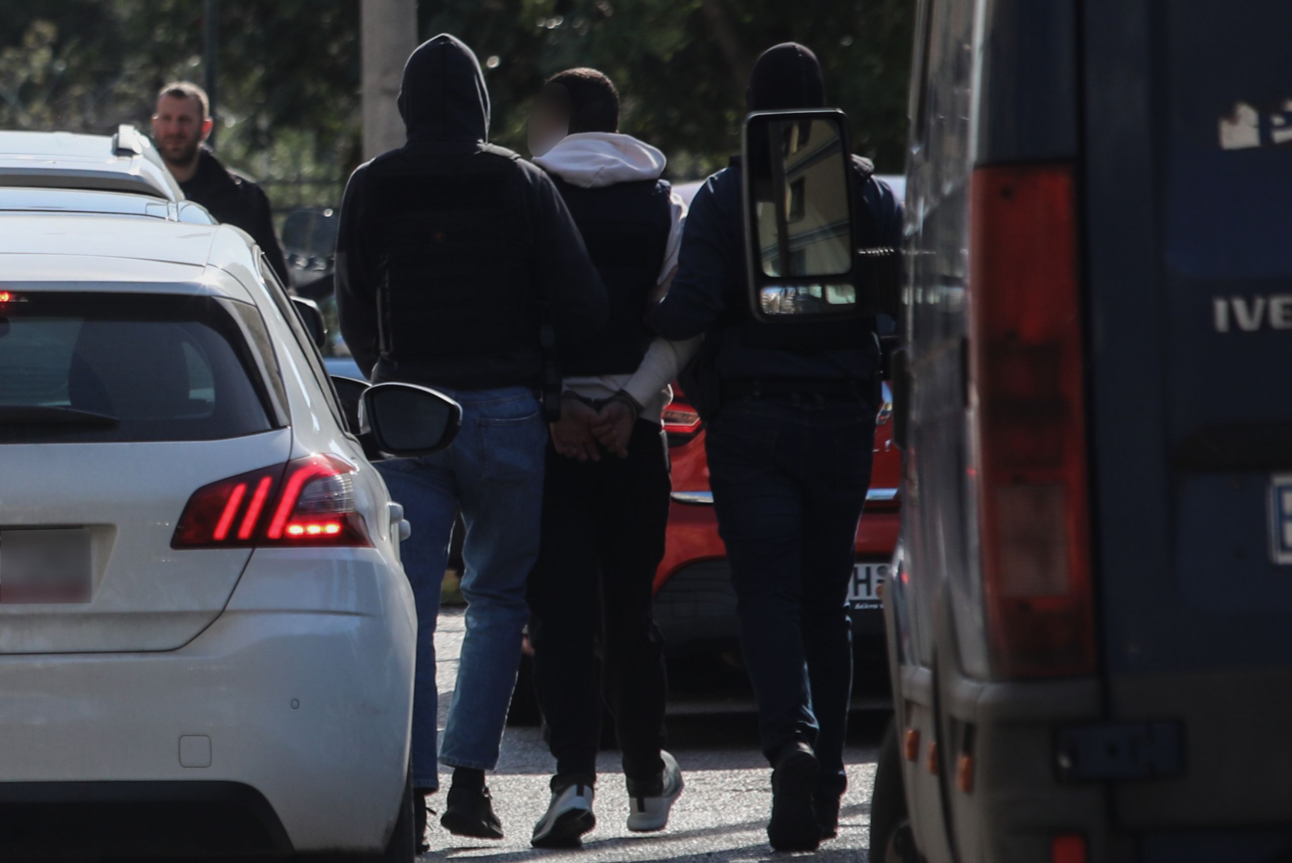 Ποινική δίωξη για 9 κακουργήματα και 7 πλημμελήματα ασκήθηκε στους συλληφθέντες ομογενείς