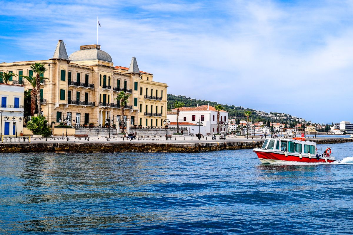 Bloomberg: Μοχλός ανάπτυξης της ευρωζώνης η Ελλάδα