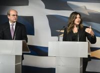 Χατζηδάκης-Ζαχαράκη: Αυξάνεται το επίδομα γέννησης σε 2.400 και θα έχει αναδρομική ισχύ-90 εκατ. τα νέα μέτρα
