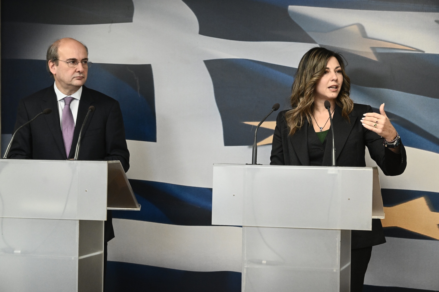 Χατζηδάκης-Ζαχαράκη: Αυξάνεται το επίδομα γέννησης σε 2.400 και θα έχει αναδρομική ισχύ-90 εκατ. τα νέα μέτρα
