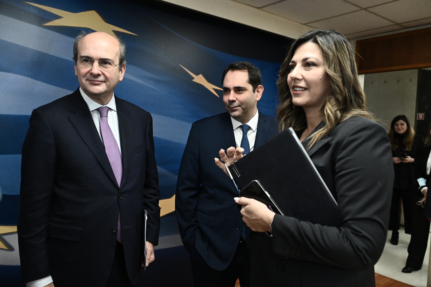 Birth allowance rises to 2,400 euros; additional measures to support new parents