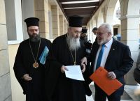 Ιερά Σύνοδος: Ομόφωνο «όχι» στον γάμο και την τεκνοθεσία των ομόφυλων ζευγαριών [vid]