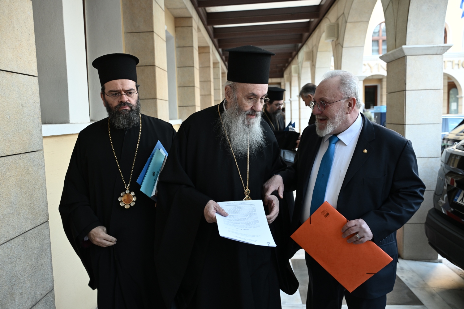 Ιερά Σύνοδος: Ομόφωνο «όχι» στον γάμο και την τεκνοθεσία των ομόφυλων ζευγαριών [vid]