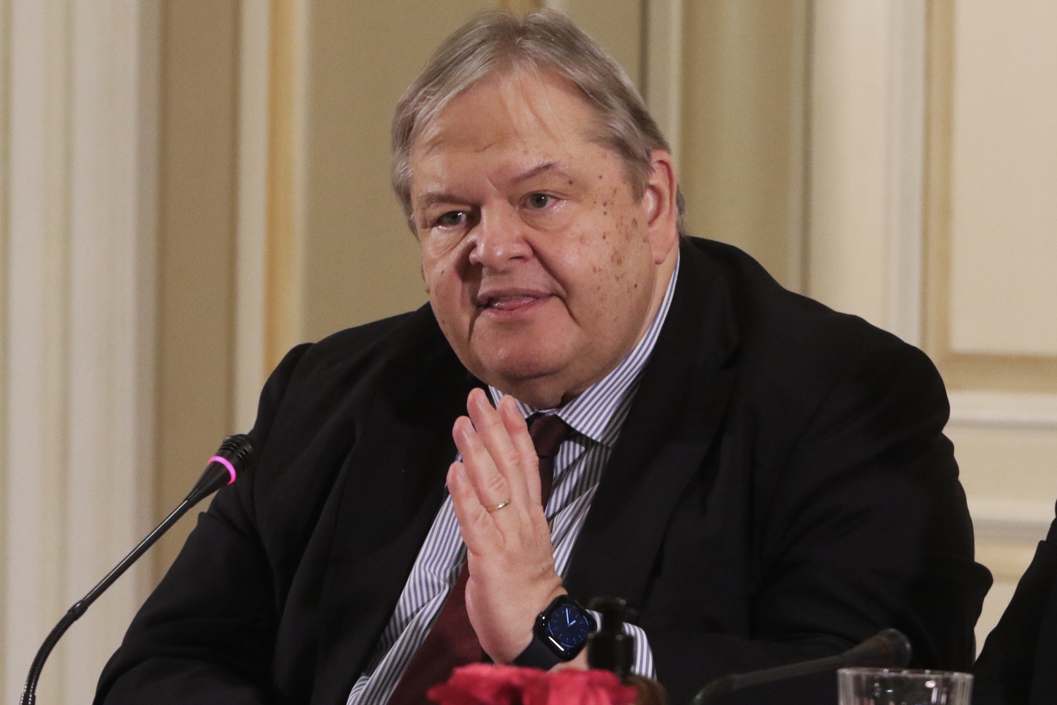 Βενιζέλος: Είναι απολύτως νομικό θέμα ο γάμος των ομόφυλων ζευγαριών