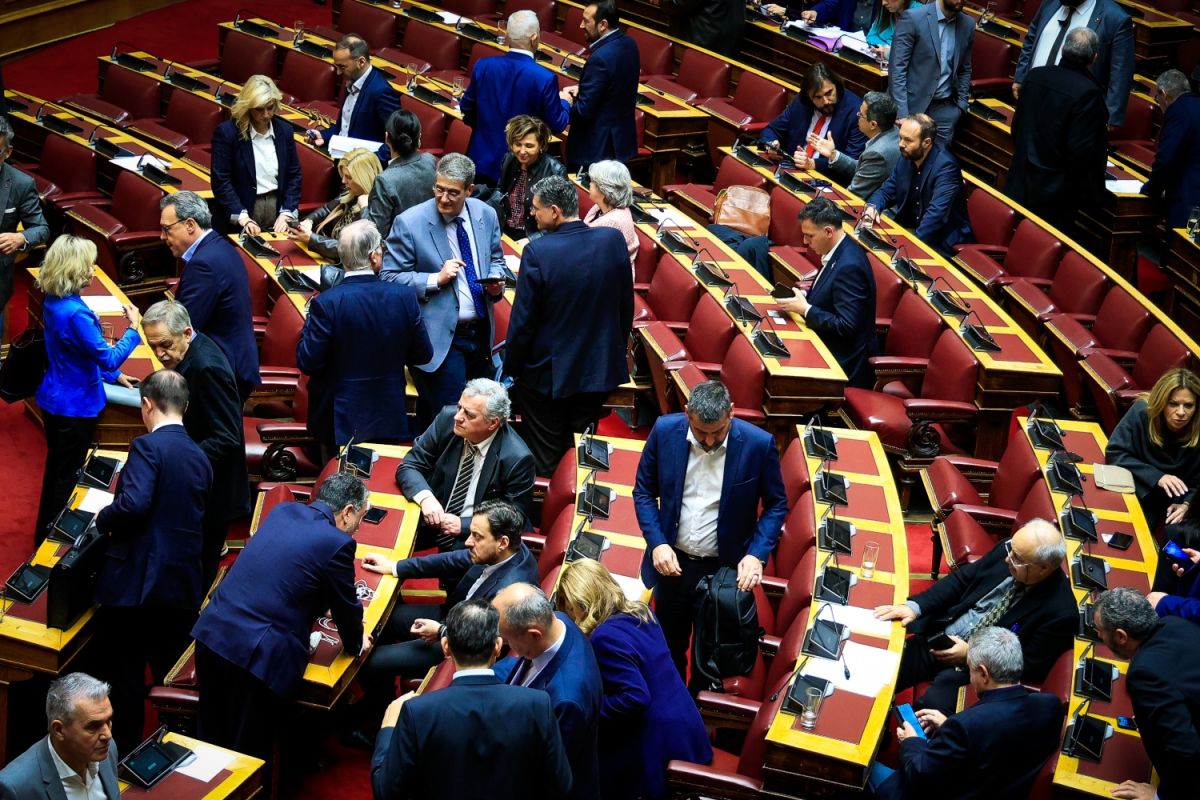 Επιστολική ψήφος: «Πέρασε» το νομοσχέδιο για τις ευρωεκλογές – Καταψηφίστηκε η τροπολογία