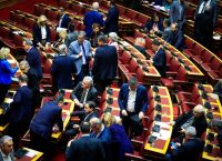 Επιστολική ψήφος: «Πέρασε» το νομοσχέδιο για τις ευρωεκλογές – Καταψηφίστηκε η τροπολογία