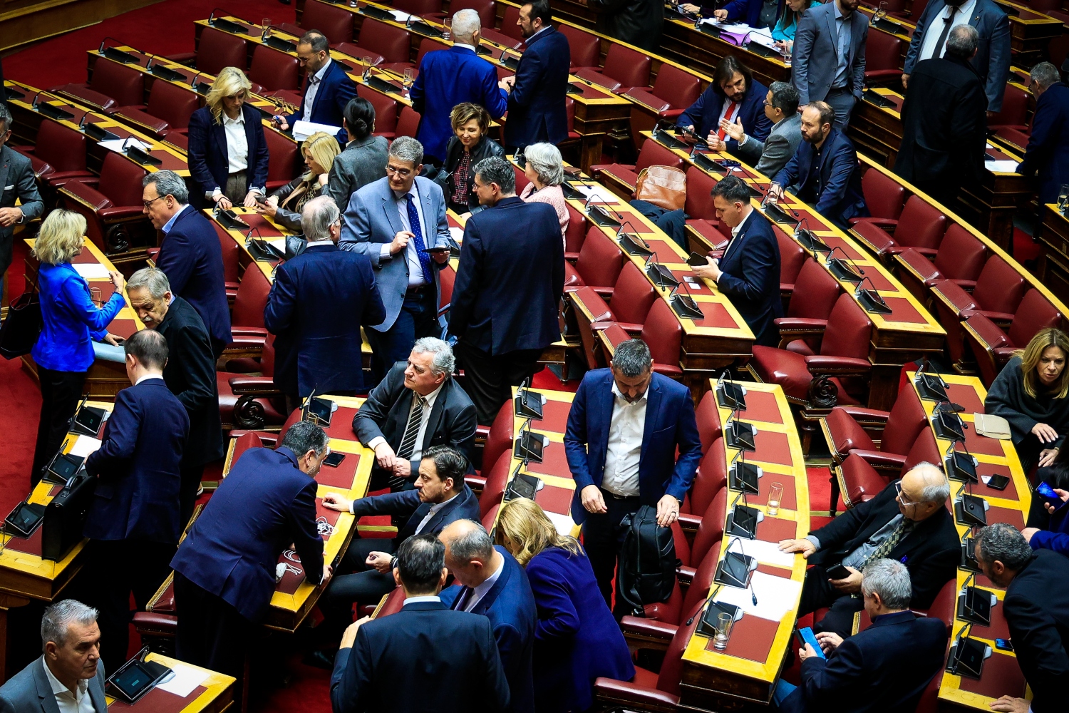 Επιστολική ψήφος: «Πέρασε» το νομοσχέδιο για τις ευρωεκλογές – Καταψηφίστηκε η τροπολογία