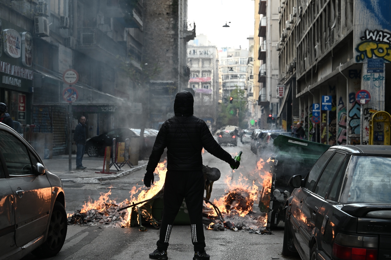 Επεισόδια στην Πατησίων μετά το πανεκπαιδευτικό συλλαλητήριο – Έσπασαν καταστήματα
