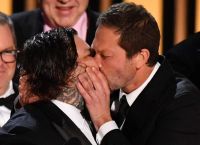 Emmy: Το καυτό φιλί διαρκείας των πρωταγωνιστών του The Bear στη σκηνή