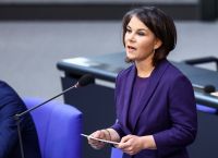 Προστασία των αμάχων ζητεί από το Ισραήλ η Αναλένα Μπέρμποκ