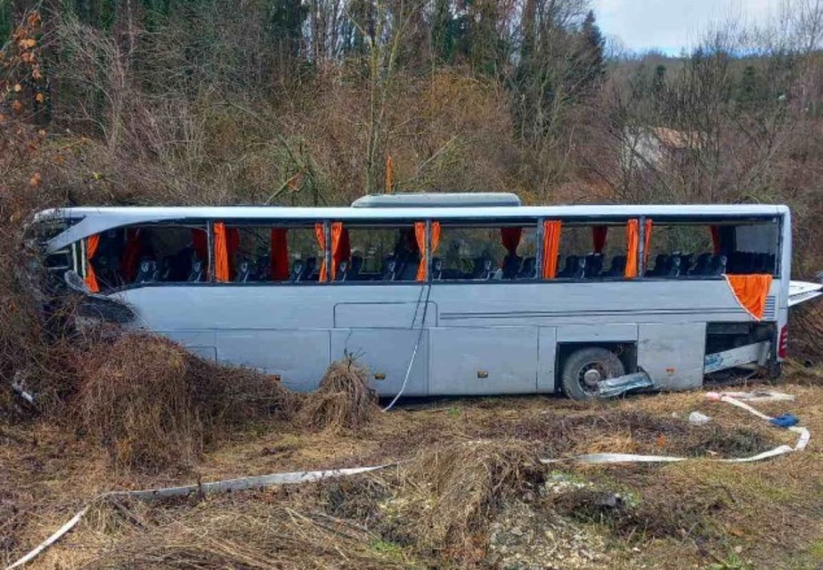 Λεωφορείο συγκρούστηκε με νταλίκα στη Βουλγαρία – Ανάμεσά τους και Έλληνες