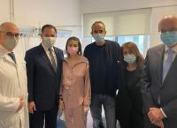 Άδωνις: Επισκέφθηκε την 23χρονη που υπεβλήθη σε μεταμόσχευση ήπατος στο «Λαϊκό»