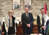 Ο Χαρίτσης με μαντίλα, είδε τον πρέσβη της Παλαιστίνης -Καταθέτει αίτημα να μιλήσει στη Βουλή ο Αμπάς