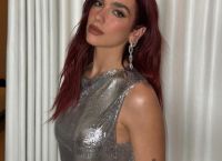 Dua Lipa: «Οι θαυμαστές δεν θέλουν τους ποπ σταρ να είναι έξυπνοι»