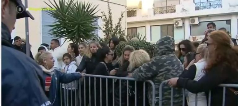 Η στιγμή που η μητέρα του Μπάμπη μαθαίνει ότι βρέθηκε η σορός [vid]