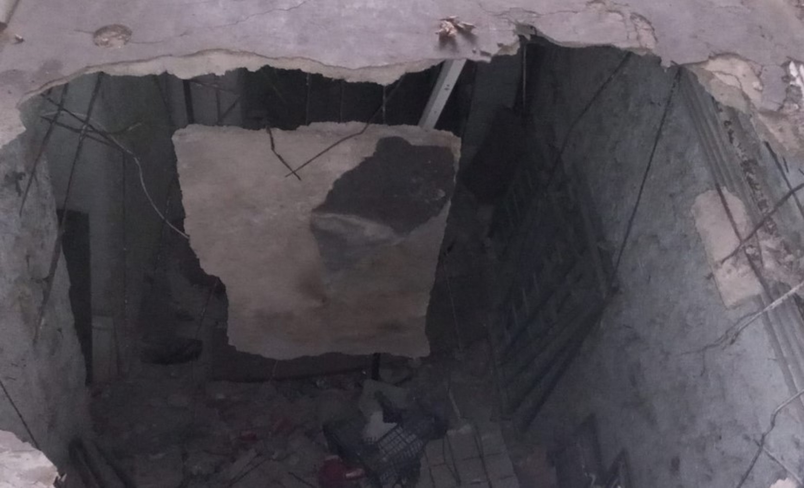 Υποχώρησε το οδόστρωμα σε δρόμο της Θεσσαλονίκης, με αποτέλεσμα να τραυματιστούν 19χρονος και συνομήλική του
