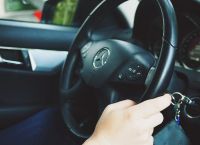 Συνήγορος του Πολίτη: Στα βαρέα οι οδηγοί των σχολικών λεωφορείων