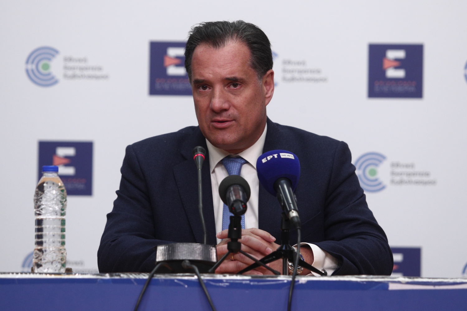 Άδωνις: Καταργούνται τα πρόστιμα σε ηλικιωμένους που δεν εμβολιάστηκαν [vid]
