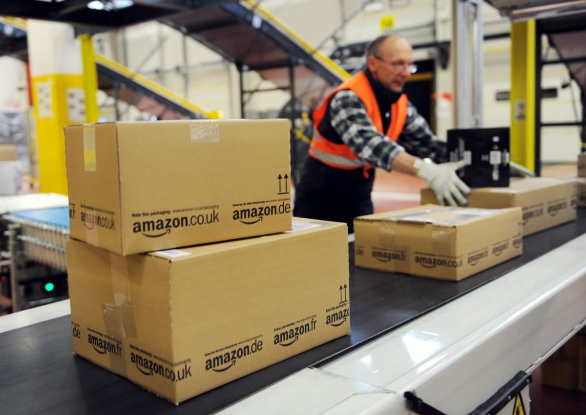 Amazon: Προσπαθεί να μειώσει το κόστος από τις επιστροφές ρούχων