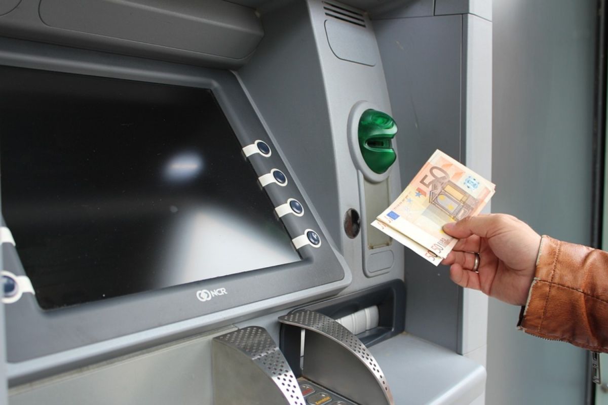 ΟΠΕΚΑ: Πληρώνει νωρίτερα 17 επιδόματα στους δικαιούχους