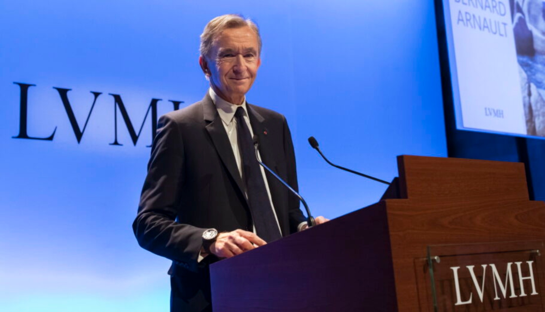 LVMH: Ποιος θα πάρει το δαχτυλίδι της διαδοχής από τον Μπερνάρ Αρνό