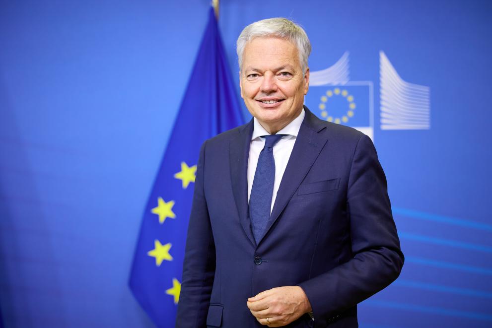 Επίτροπος Ρέιντερς: Έξοδος από την Κομισιόν, κατευθύνεται προς το Συμβούλιο της Ευρώπης
