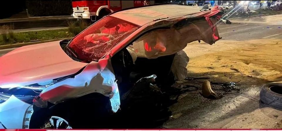Η στιγμή που ο 19χρονος χάνει τον έλεγχο του αυτοκινήτου – Η ανατριχιαστική πορεία του θανάτου [vid]