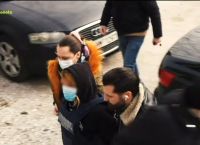 «Μόλις έφτασε στα 30 μέτρα άρχισε να μας βρίζει»: Δεν άφησαν τον πατέρα του μωρού να πλησιάσει στην κηδεία