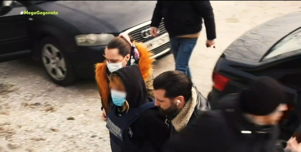 «Μόλις έφτασε στα 30 μέτρα άρχισε να μας βρίζει»: Δεν άφησαν τον πατέρα του μωρού να πλησιάσει στην κηδεία
