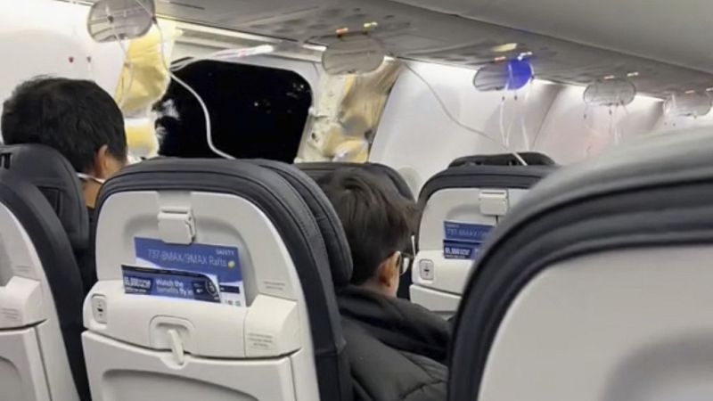 Στιγμές τρόμου σε αεροπλάνο της Alaska Airlines: Αποκολλήθηκε παράθυρο εν ώρα πτήσης