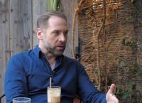Γιάννης Μούτσιος: «Καταφέραμε να αποκτήσουμε την κόρη μας μετά από δύο αποτυχημένες εγκυμοσύνες»