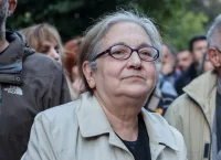 Έξωση της Ιωάννας Κολοβού από το σπίτι της – Έσπασαν την πόρτα με πριόνι