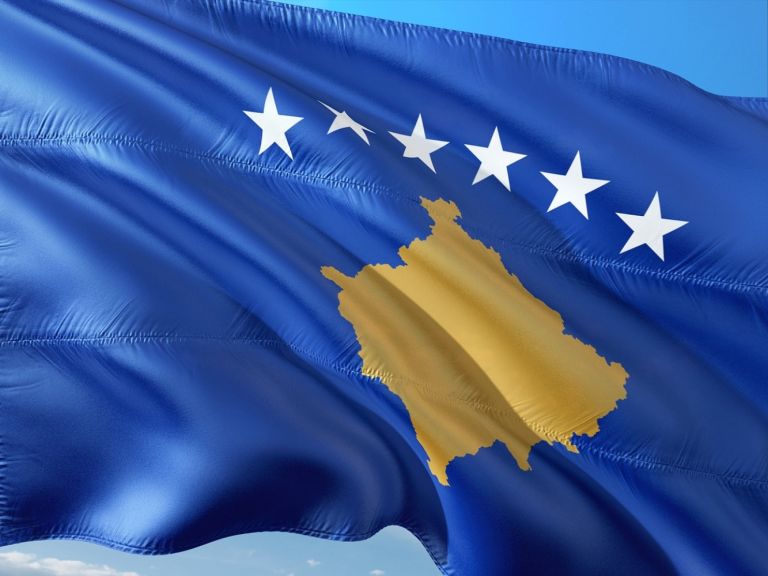 Οι Κοσοβάροι γιορτάζουν την ένταξη στη ζώνη Σένγκεν της Ευρώπης