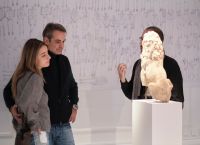 Ο Μητσοτάκης επισκέφθηκε με την κόρη του Δάφνη το Μουσείο Κυκλαδικής Τέχνης