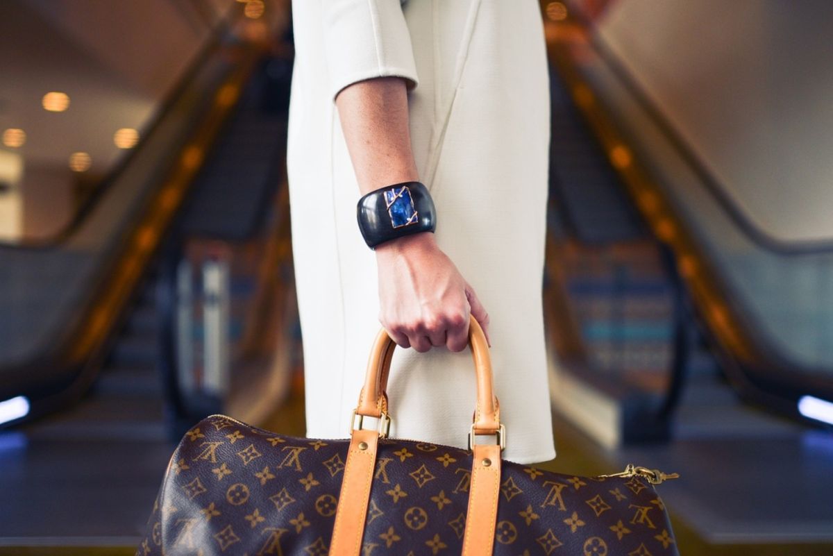 Ο όμιλος LVMH σε συζητήσεις με το TikTok για να περιοριστεί η διακίνηση προϊόντων μαϊμού