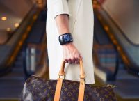 Ο όμιλος LVMH σε συζητήσεις με το TikTok για να περιοριστεί η διακίνηση προϊόντων μαϊμού