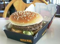Ο δείκτης Big Mac index και γιατί μπορεί να προκαλέσει έναν νέο «πόλεμο» Κίνας – Τραμπ