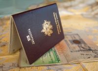 Golden Visa: Παρά τα προβλήματα που προκαλεί στην εγχώρια αγορά το πρόγραμμα παραμένει δημοφιλές