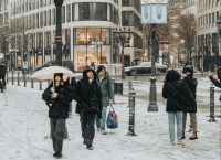 Σφοδρή χιονόπτωση στη Γερμανία- Παραλύουν αεροπορικές και σιδηροδρομικές συγκοινωνίες