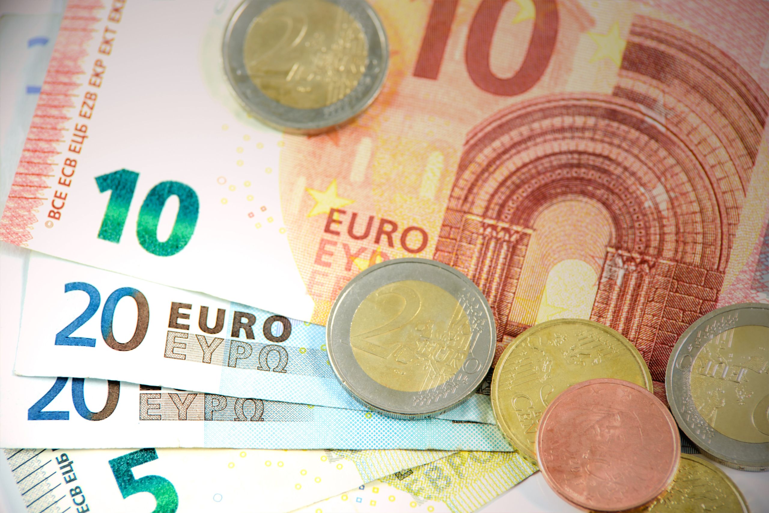 42.627.078 ευρώ σε 40.375 δικαιούχους από e-ΕΦΚΑ και ΔΥΠΑ έως 12/01