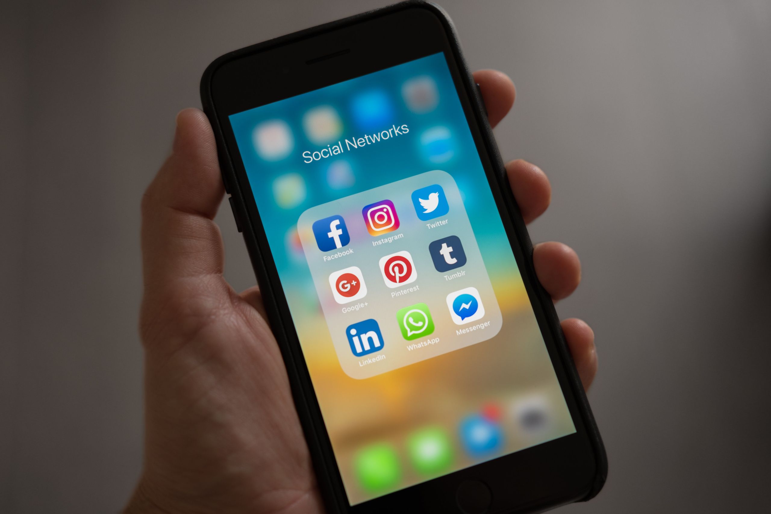 Facebook: Αναστάτωση με τους κωδικούς  που ζητάει το Messenger