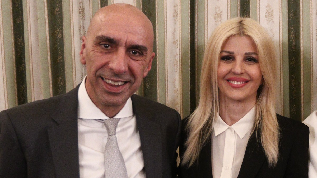 Παντρεύτηκαν στο δημαρχείο Έλενα Ράπτη και Γιάννης Μπρατάκος