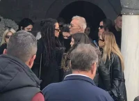 Δίπλα στον αδερφό του θα ταφεί ο Νίκος Ρόκκος [vid]