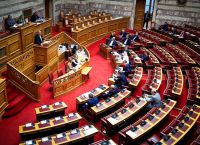 Στην Oλομέλεια της Βουλής η επιστολική ψήφος