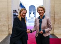 Τι κρύβεται πίσω από την προσέγγιση φον ντερ Λάιεν – Μελόνι;