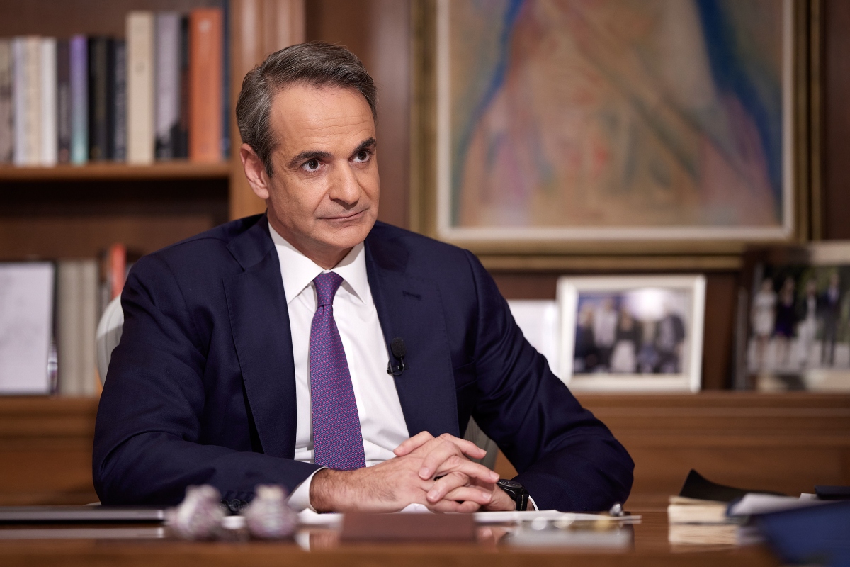 PM Mitsotakis in ERT interview: Yes to same-sex civil marriage, no to surrogate mothers