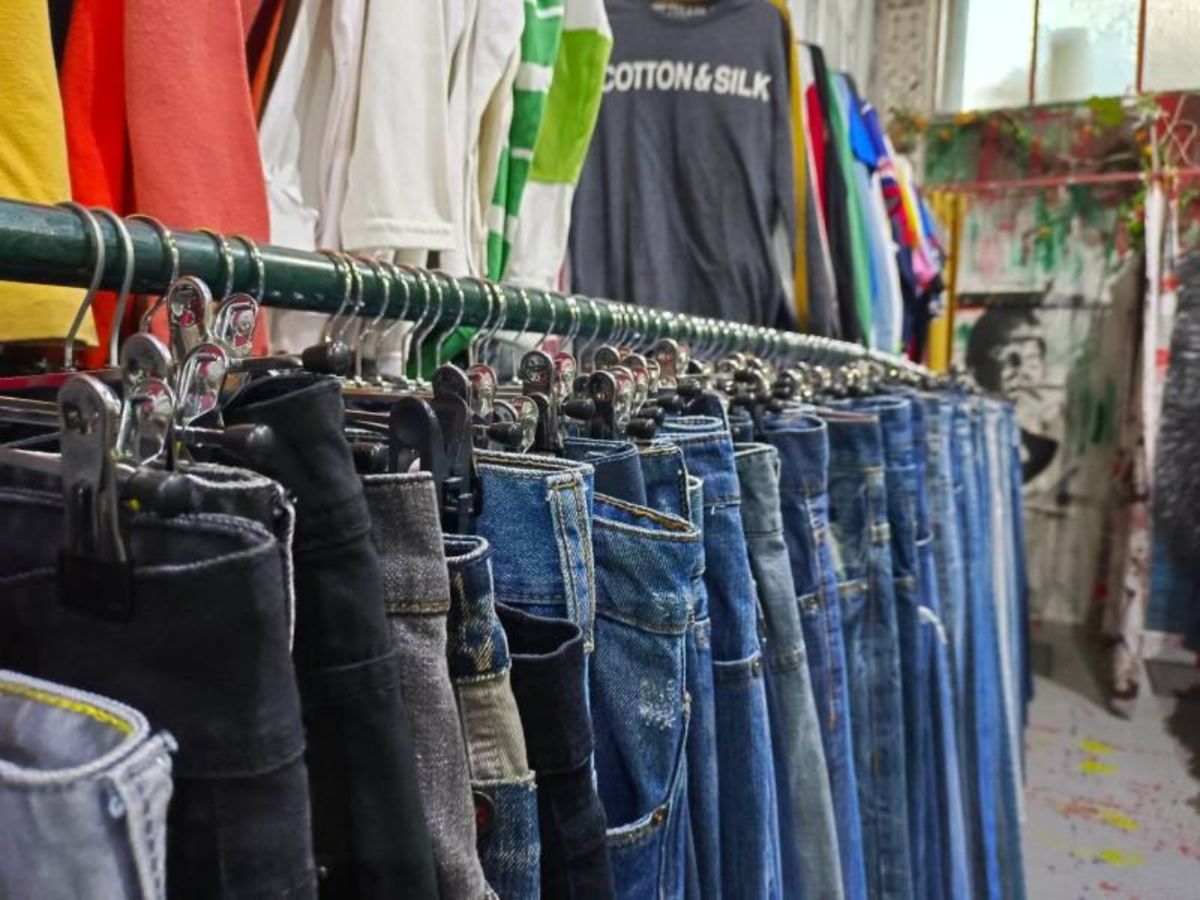 Οι πωλήσεις μεταχειρισμένων ρούχων στο ίντερνετ αυξάνονται ραγδαίως